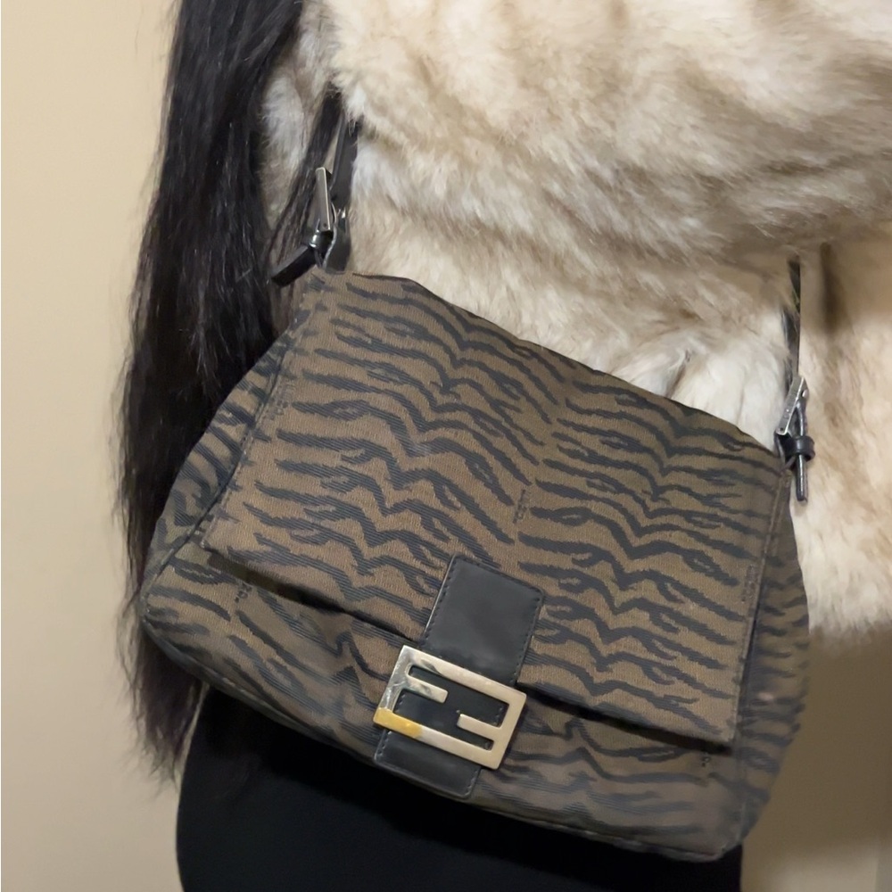 FENDI Authentic Vintage Baguette Shoulder Bag 🐅✨